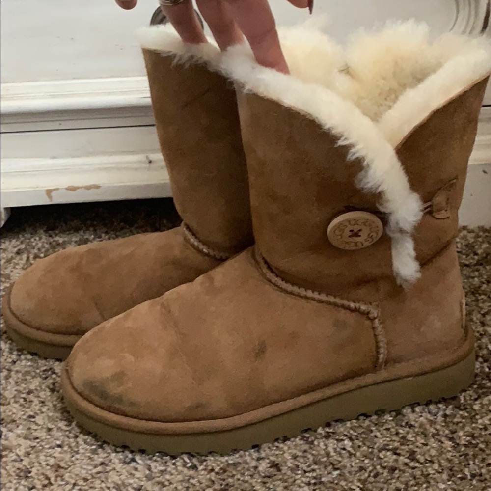 Bailey button uggs 🌸